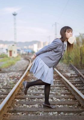 女生和男生在床上靠逼_短视频完整无删减版