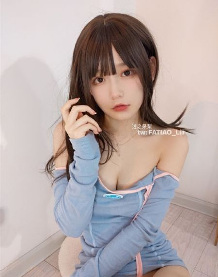 饭桌上故意张开腿让公h视频_剧情片电影在线看